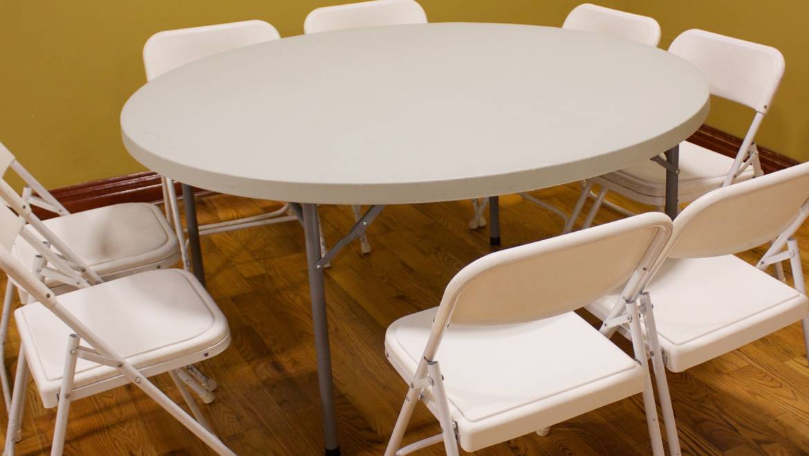 48″ Round Tables (seats 8)